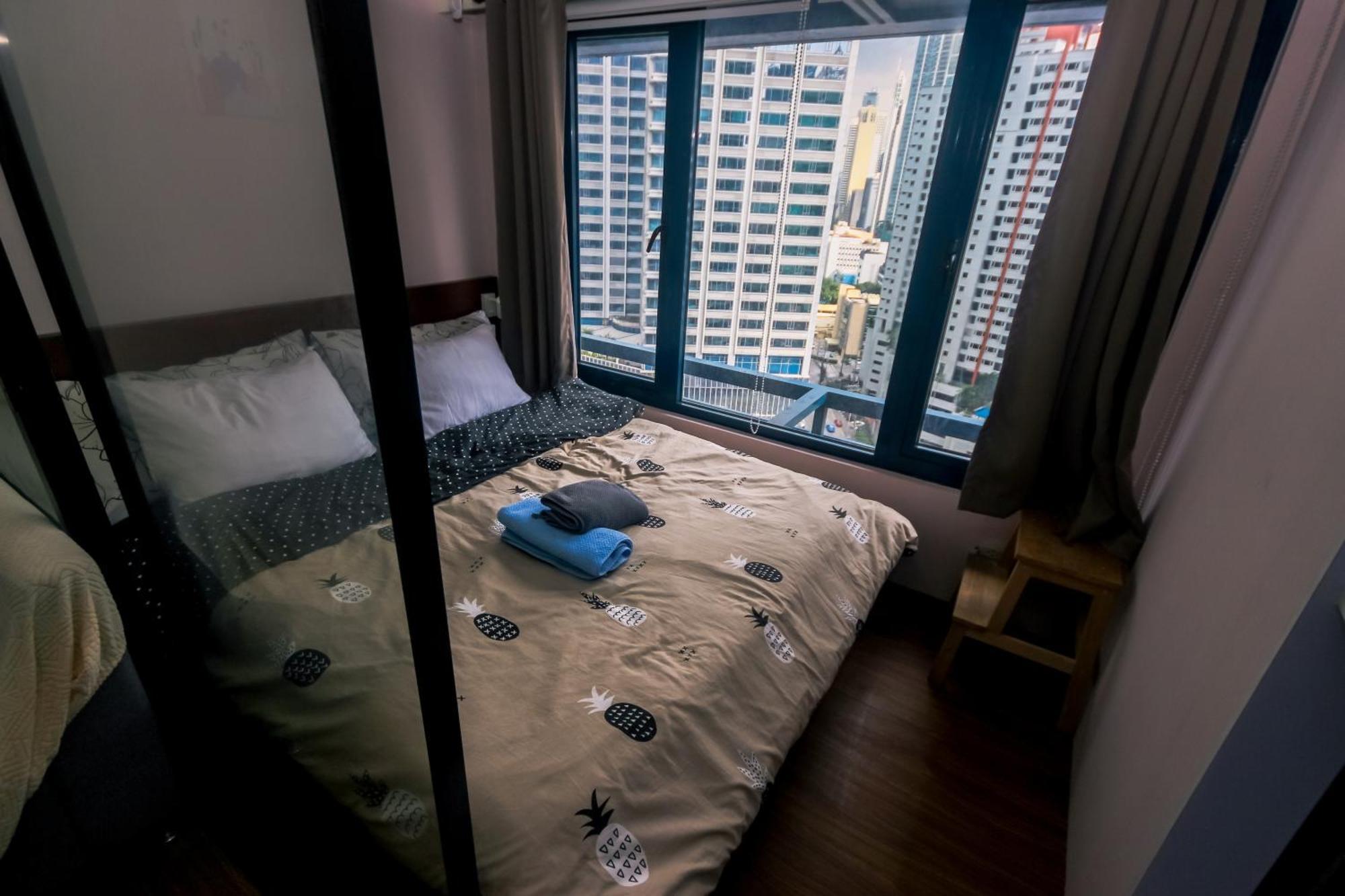Traveler's Playground Makati Gym Swim 300 Mb Apartment *