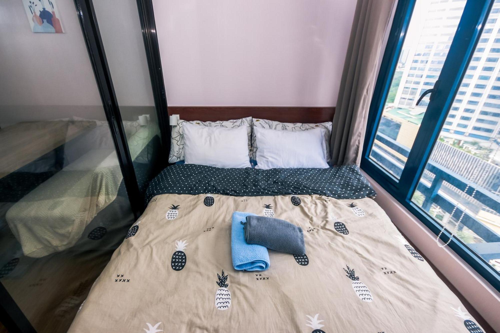 Traveler's Playground Makati Gym Swim 300 Mb Apartment Manila