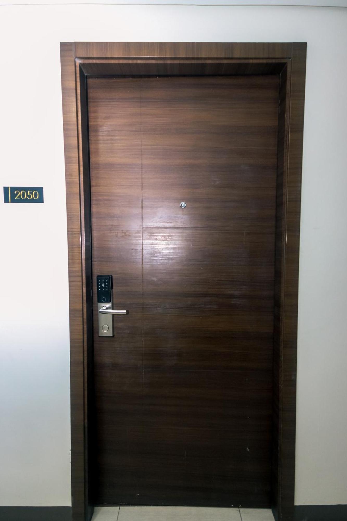 Traveler's Playground Makati Gym Swim 300 Mb Apartment