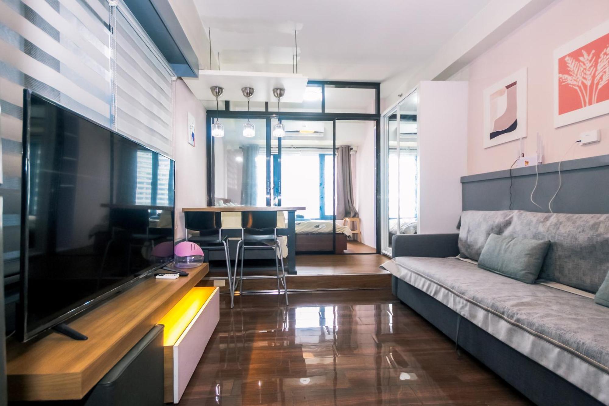 Traveler's Playground Makati Gym Swim 300 Mb Apartment
