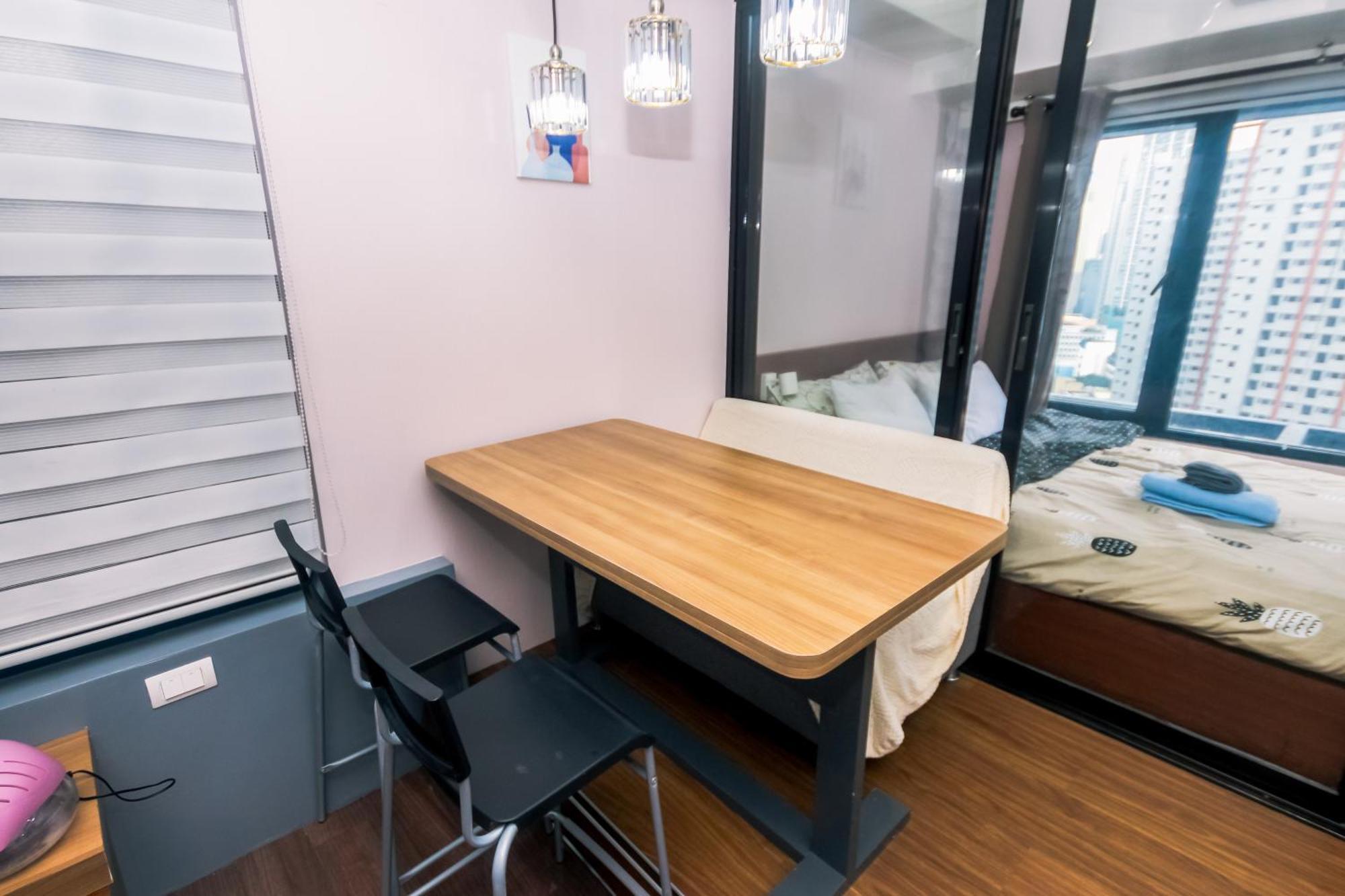 Traveler's Playground Makati Gym Swim 300 Mb Apartment *