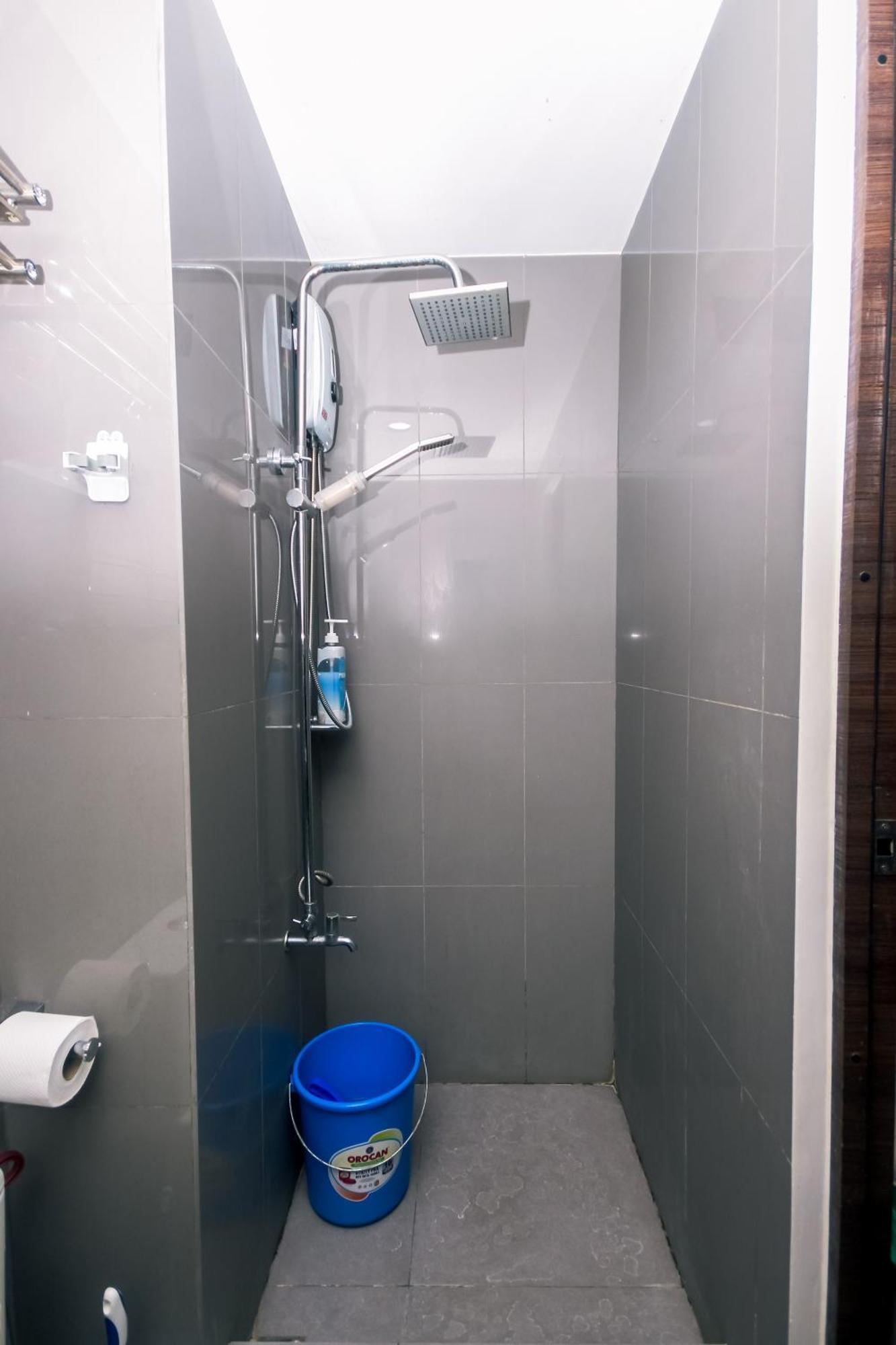 Apartment Traveler's Playground Makati Gym Swim 300 Mb *