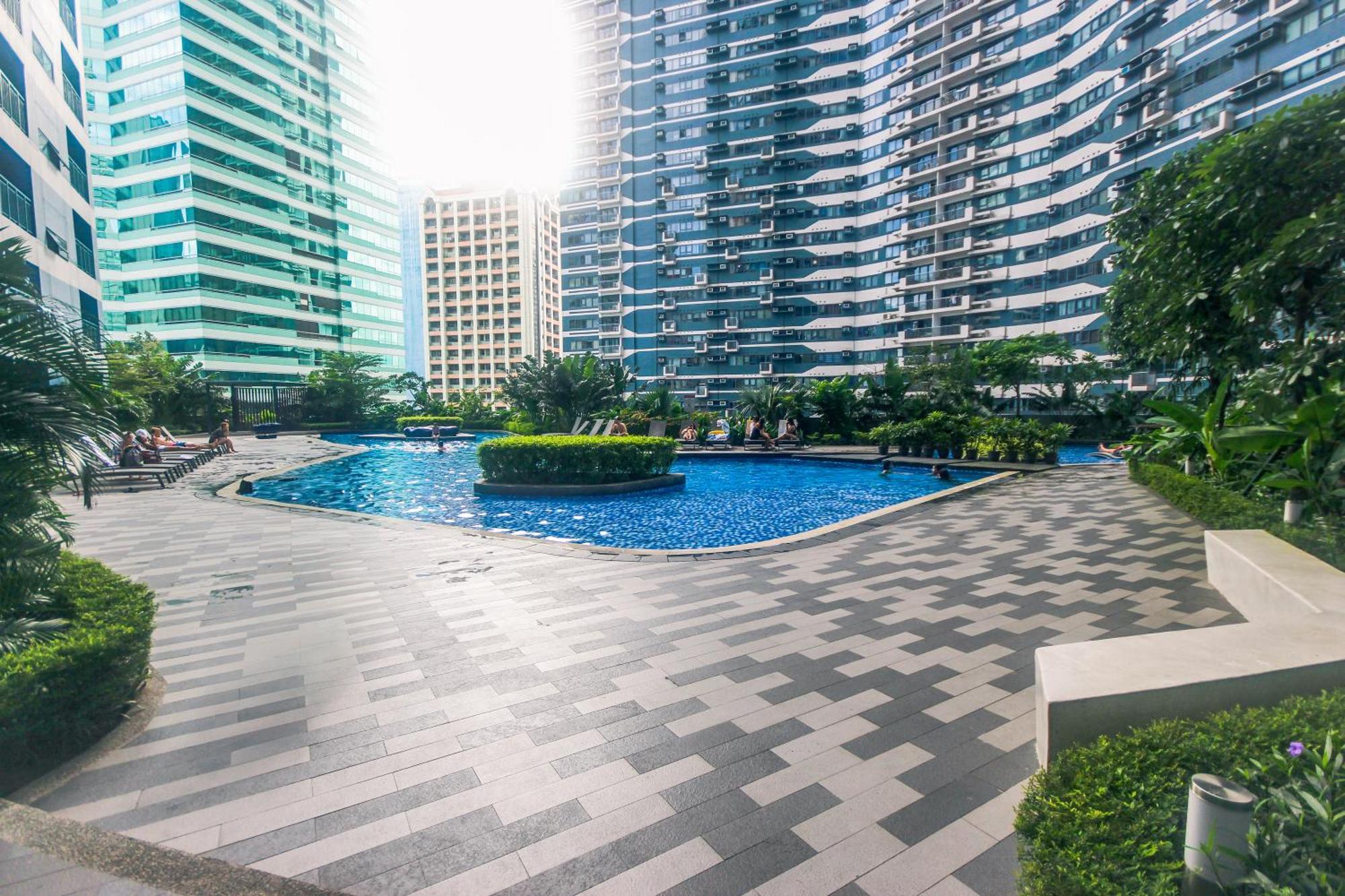 Traveler's Playground Makati Gym Swim 300 Mb *